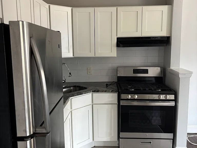 534 W 7th St #1B — Photo 1