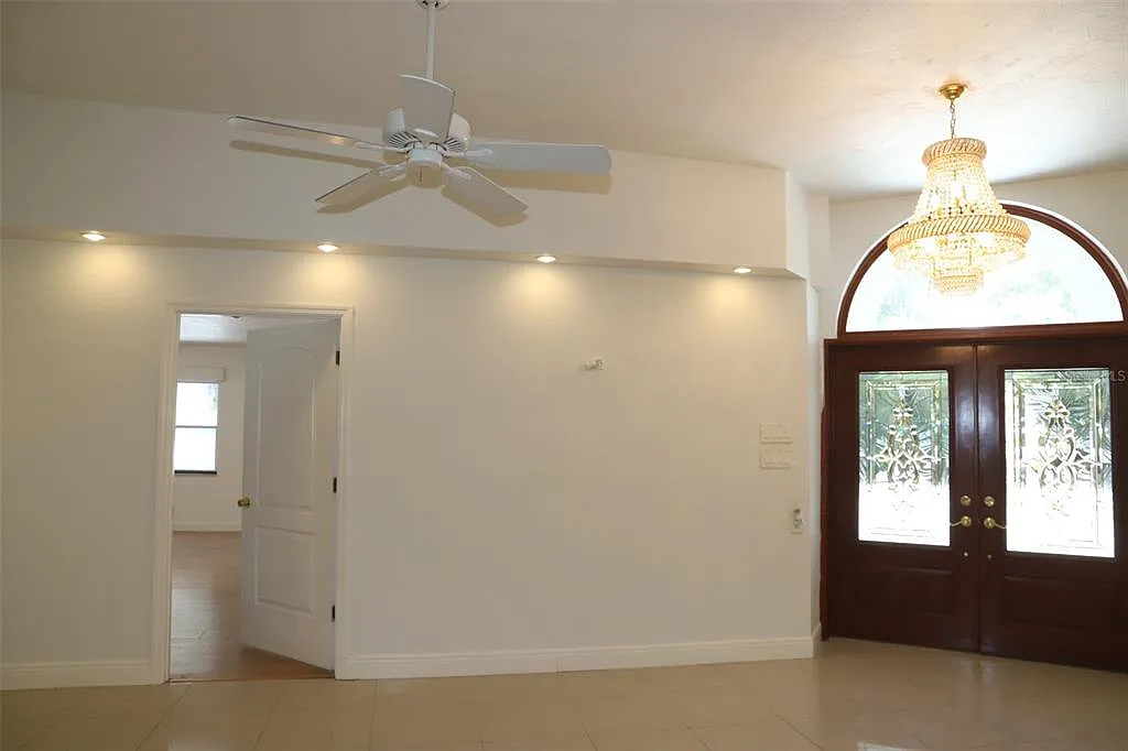 5 bed, 4.0 bath, 4200 sqft, $4,700 — Photo 4
