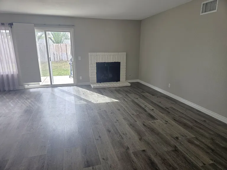 1454 Emerald St — Photo 12