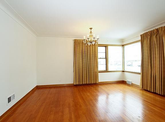 3rd image of 2831 W 92nd St
