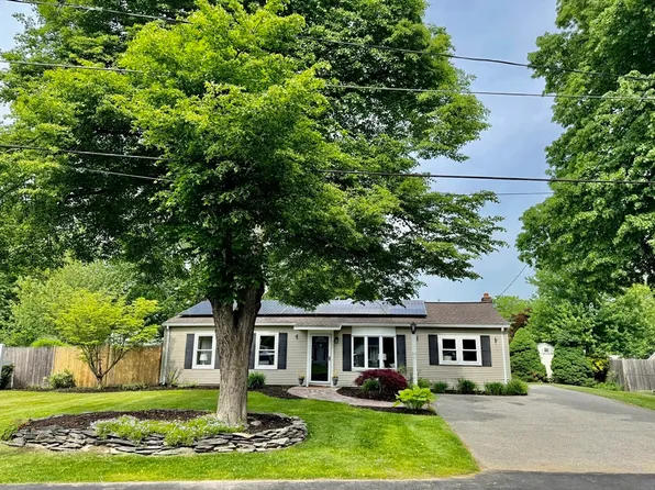 534 Hogg Memorial Dr, Whitman, MA 02382