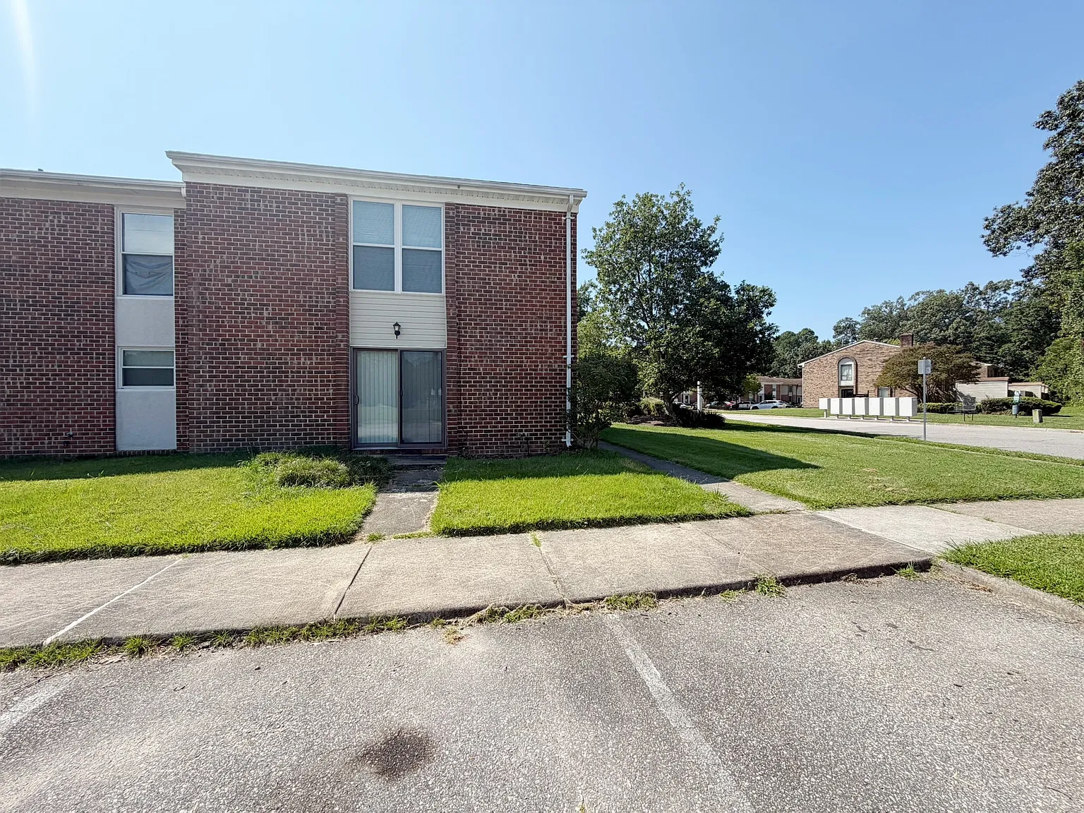 4 bed, 1830 sqft, $2,400 — Photo 1
