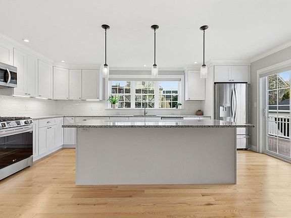 3rd image of 39 French St #39