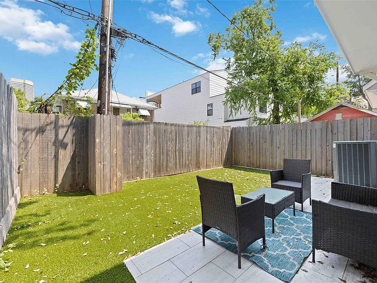 1324 W Pierce St — Photo 12