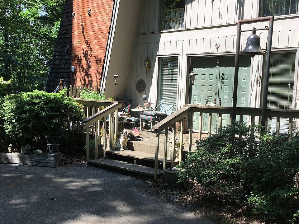 2nd image of 403 Nine Patch Ln