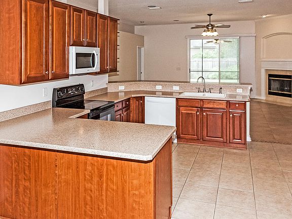 4th image of 420 W Silverthorn Ln