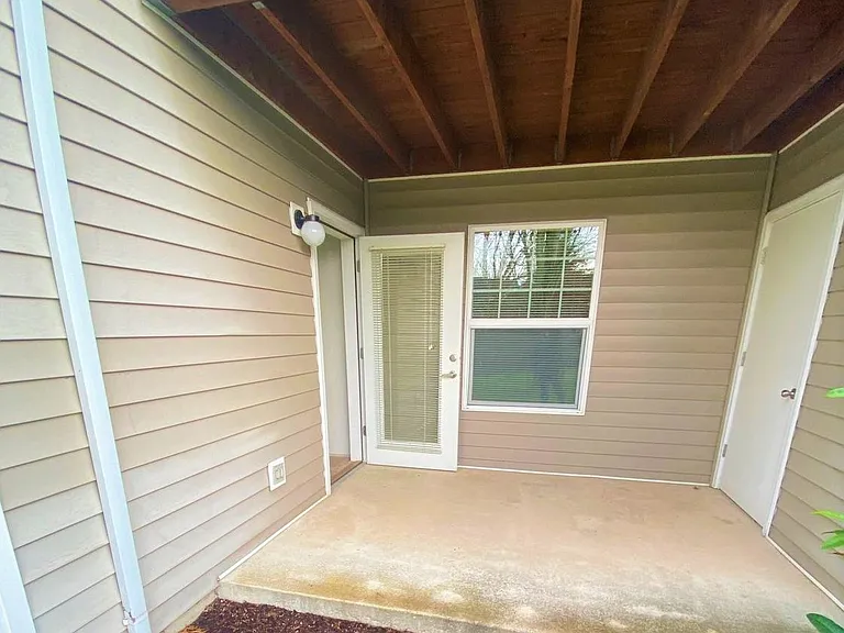 Sunrise Pointe Apartments — Photo 49