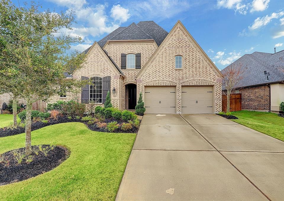 1st image of 28415 Sycamore Falls Ln