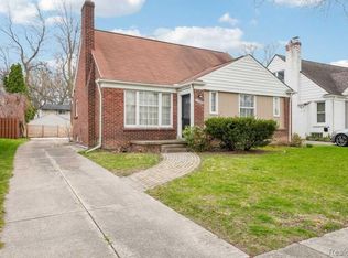 10425 Elgin Ave, Huntington Woods, MI