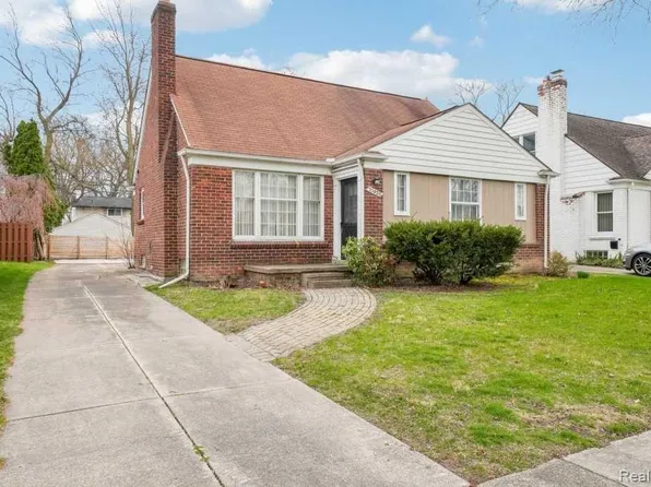 10425 Elgin Ave, Huntington Woods, MI 48070