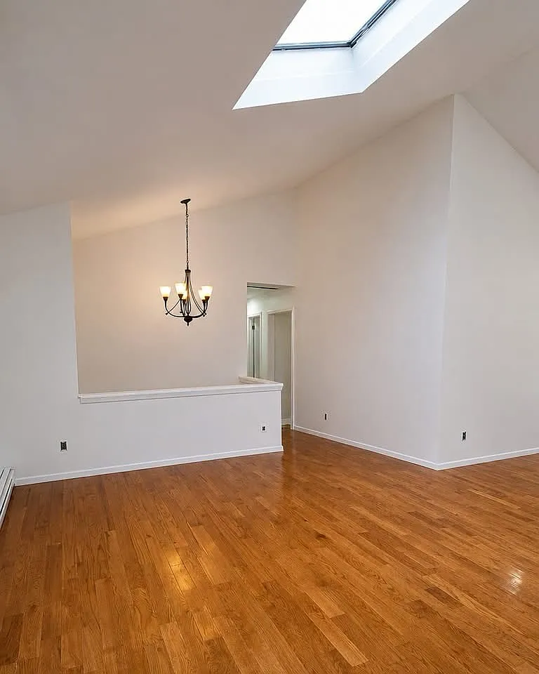 Easton St, Ronkonkoma — Photo 2