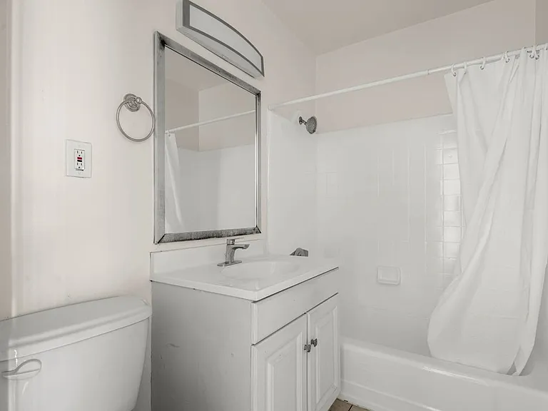 4050 Stevely Ave — Photo 19