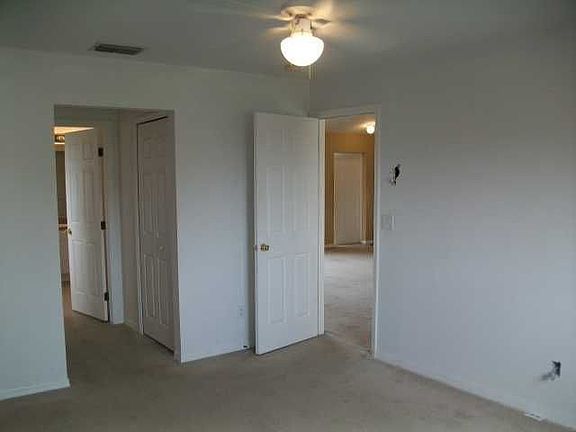 4th image of 904 NW 1st St