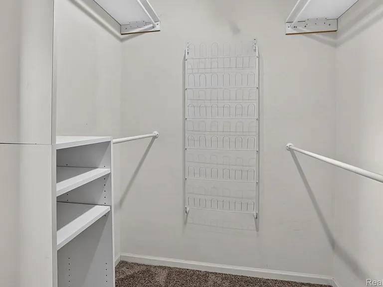 5001 Meadow Crest Cir — Photo 22