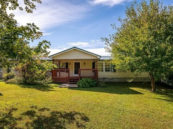 8665 E Lost College Rd, Pekin, IN 47165