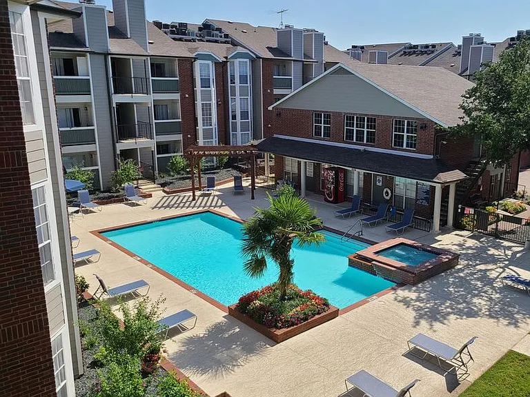 Centerpoint Apartments — Photo 1