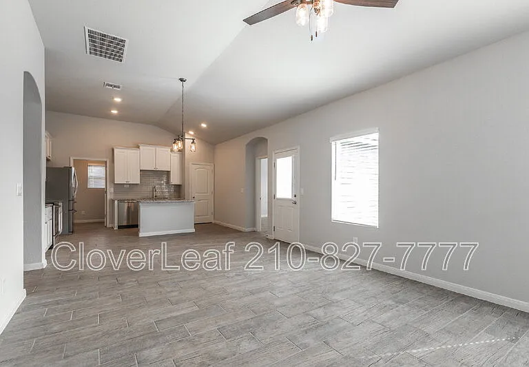 524 Willow Valley St — Photo 10