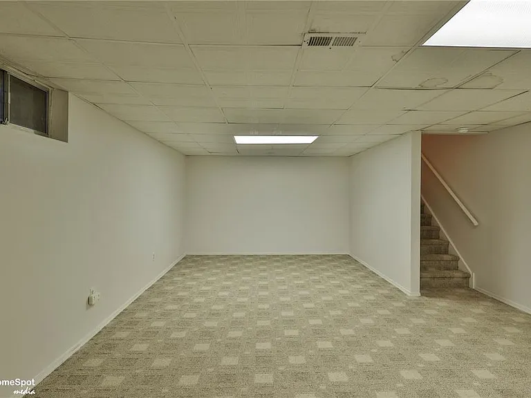 8149 Cross Creek Cir — Photo 37
