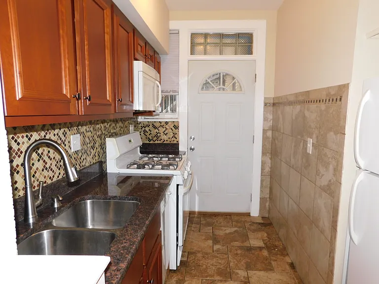 1319 W Touhy Ave #14 — Photo 6