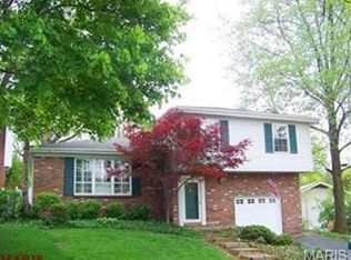 89 Thorncliff Ln, Saint Louis, MO 63122