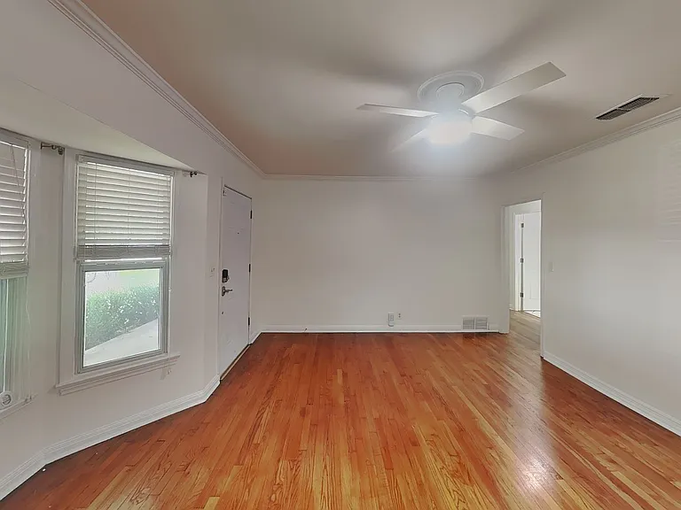 805 Northwood Rd — Photo 3
