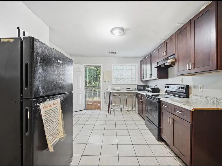 834 Drummond St SW #1 — Photo 4