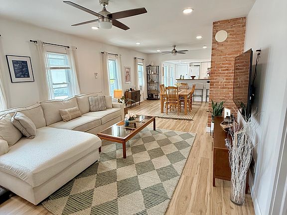 4th image of 28 Andrews St #1