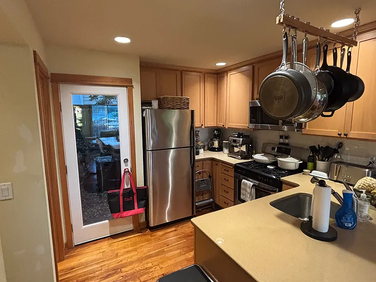 624 W Emerson St #B — Photo 13