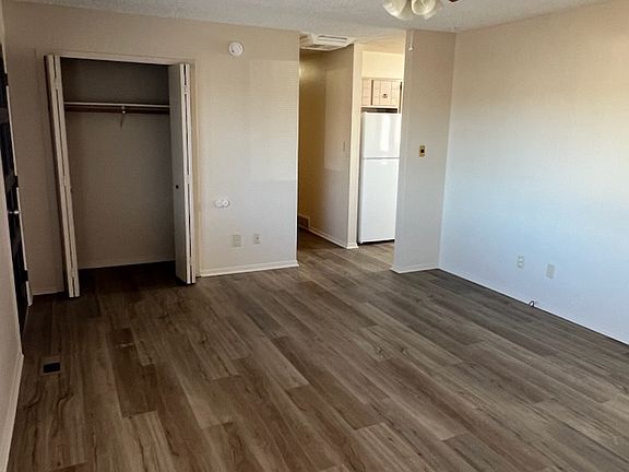 3rd image of 180 Hurliman Ct