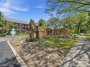 520 Biesterfield Rd APT 119F, Elk Grove Village, IL 60007