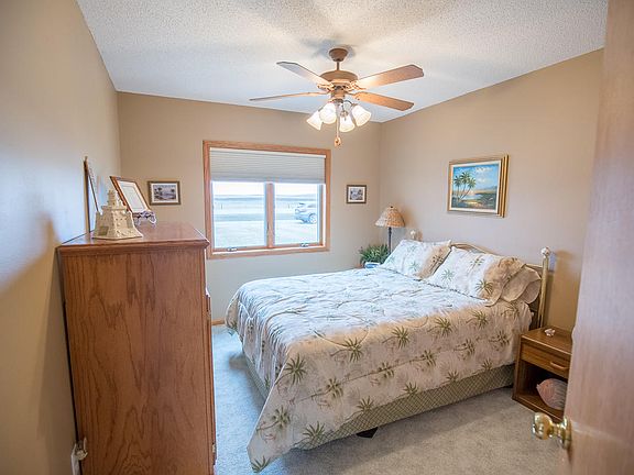 4th image of 15600 Tradewind Dr N