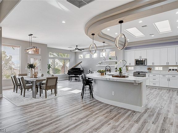 3rd image of 2408 Sierra Heights Dr