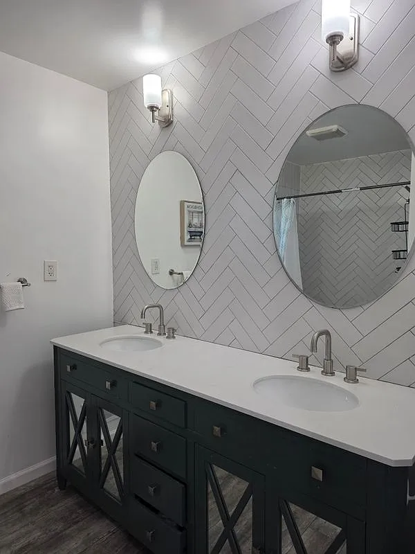 3 bed, 1.0 bath, 1200 sqft, $2,700 — Photo 2