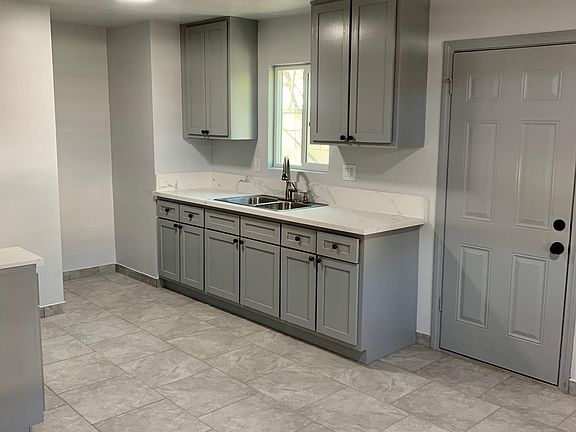 3rd image of 1051 Broad Ave #1