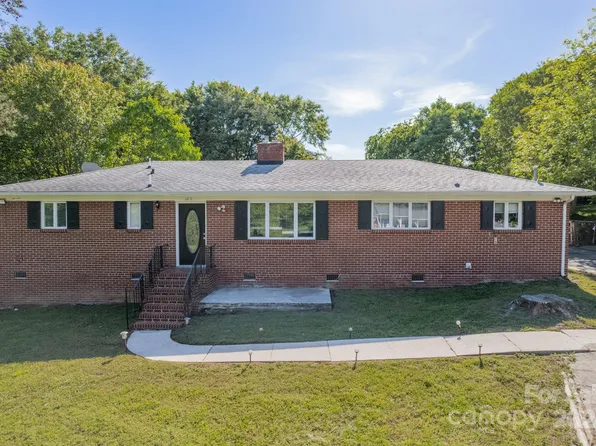 1202 Howard Cir, Charlotte, NC 28214