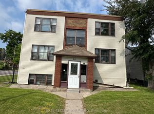 44 Pharmacy Ave #6, Toronto, ON M1L 3E5