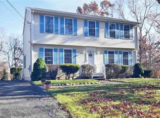 4878 S County Trl, Charlestown, RI 02813