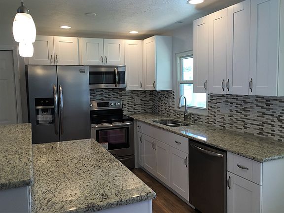 3rd image of 3425 Fairview Dr