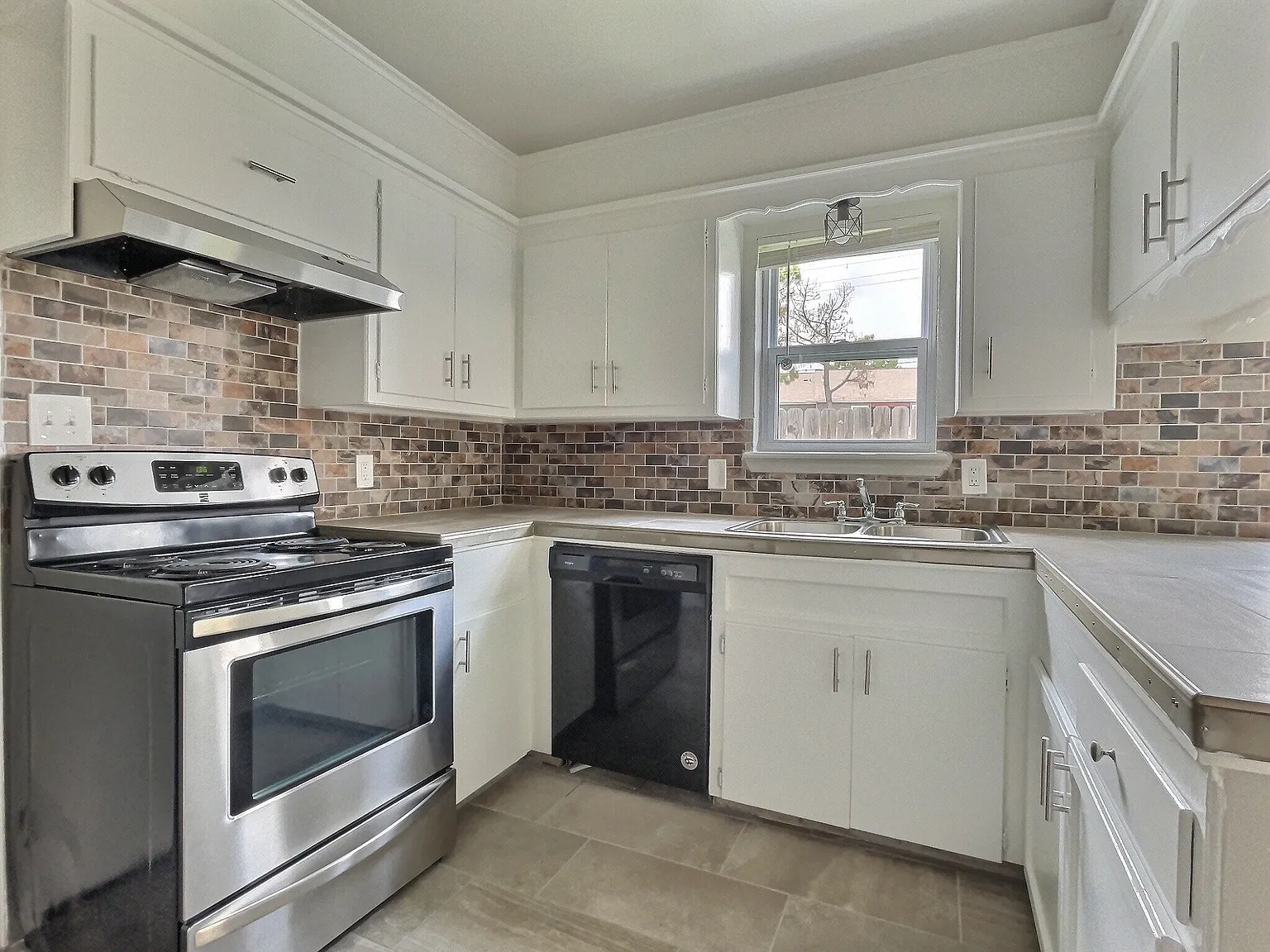 6120 S Madison Pl — Photo 1