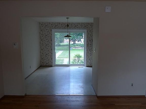 5th image of 3065 Williamsburg Dr #32