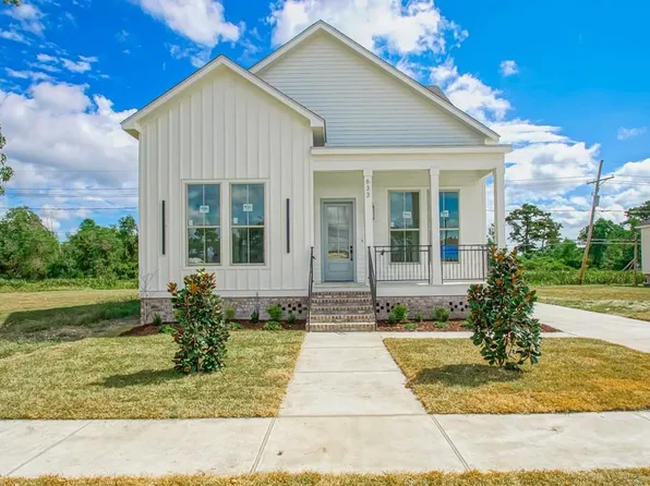 633 Cougar Dr, Arabi, LA 70032
