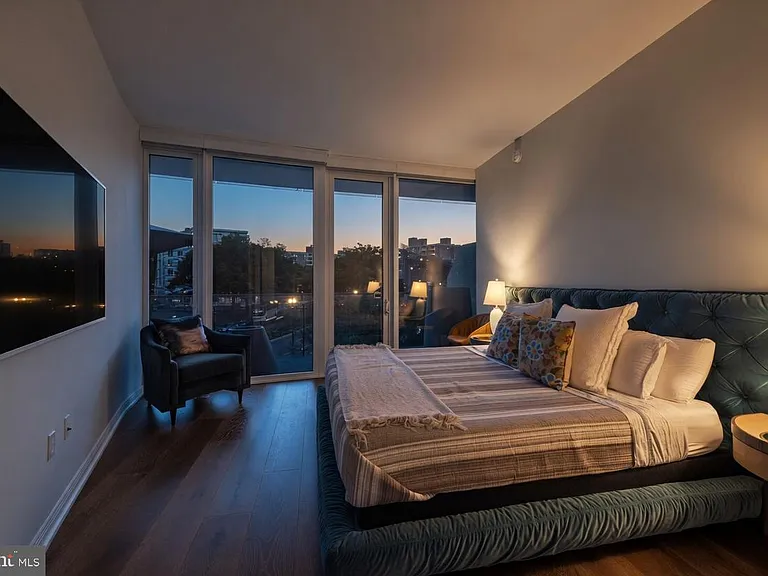 601 Wharf St SW #305 — Photo 11