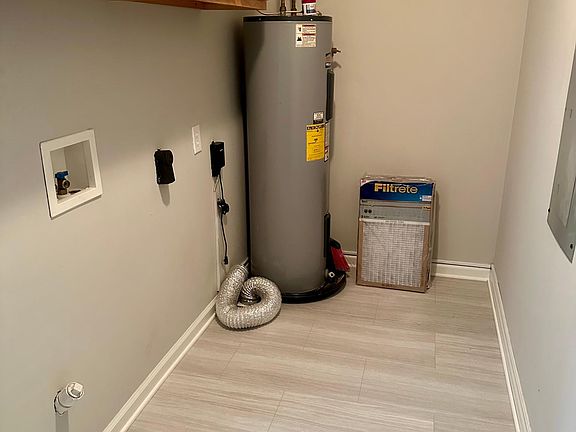 Laundry Room / Utility Room 
* (Floor in process of being replaced)