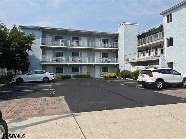 1st image of 1110 Wesley Ave #300