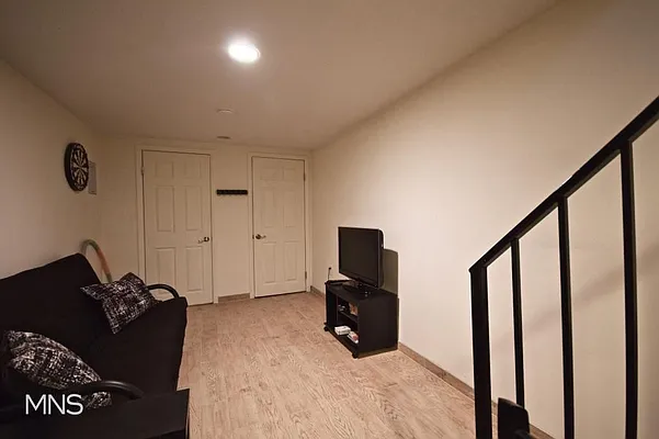 Rented by MNS | media 9