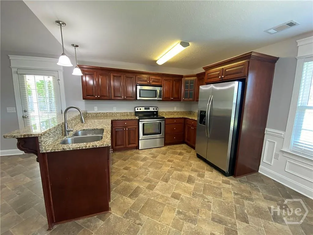 253 Hendrix Street - 1 — Photo 2