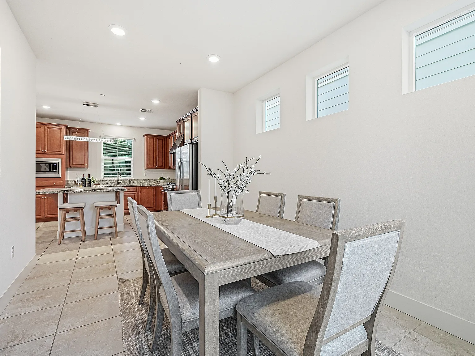 4 bed, 2.5 bath, 1764 sqft, $4,500 — Photo 4