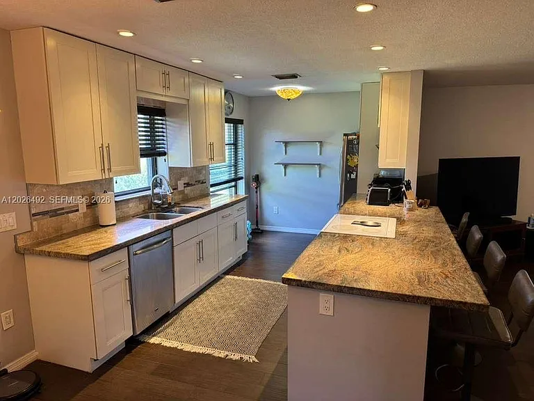 2736 Carnation Ct — Photo 9