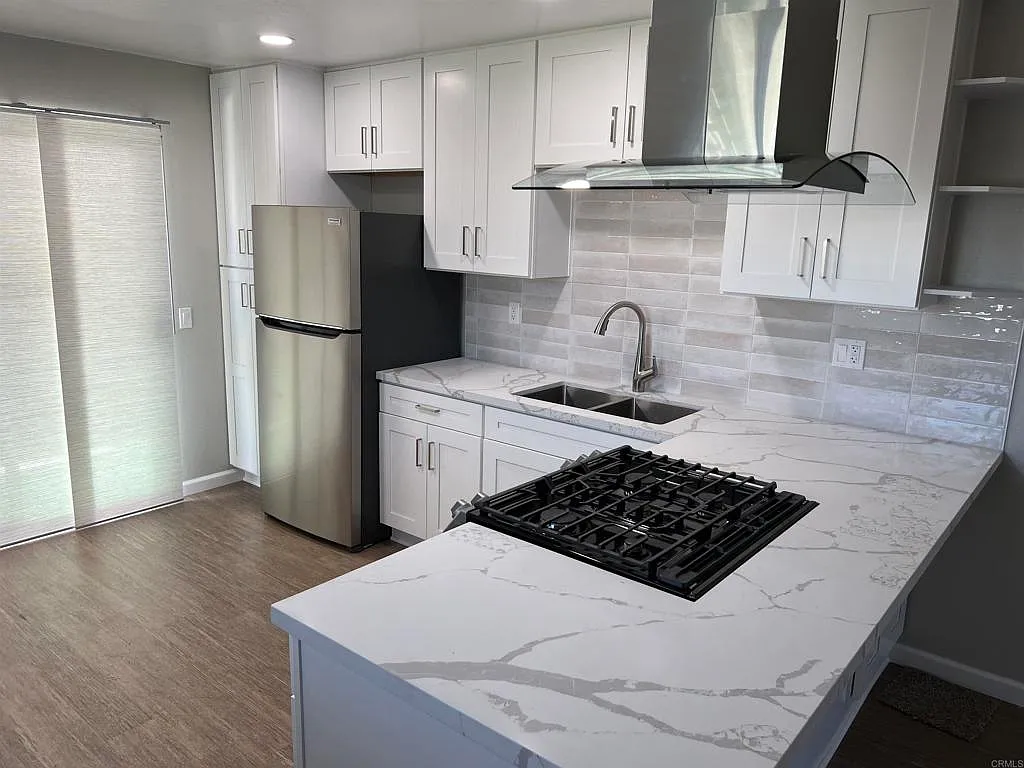 2 bed, 1.0 bath, 800 sqft, $2,450 — Photo 3
