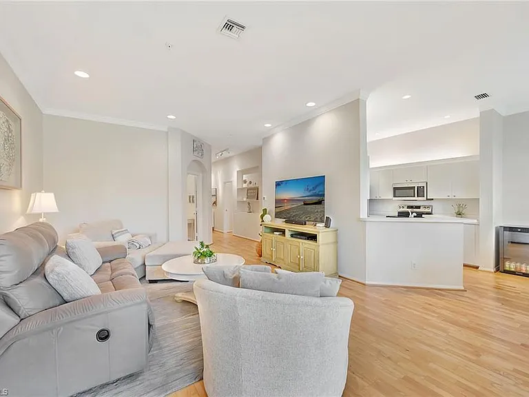 400 Lambiance Cir #204 — Photo 3